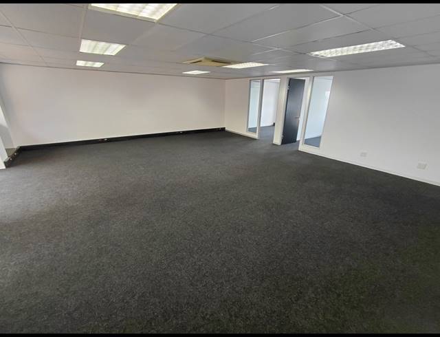 121M² OFFICE TO LET IN HURLINGHAM